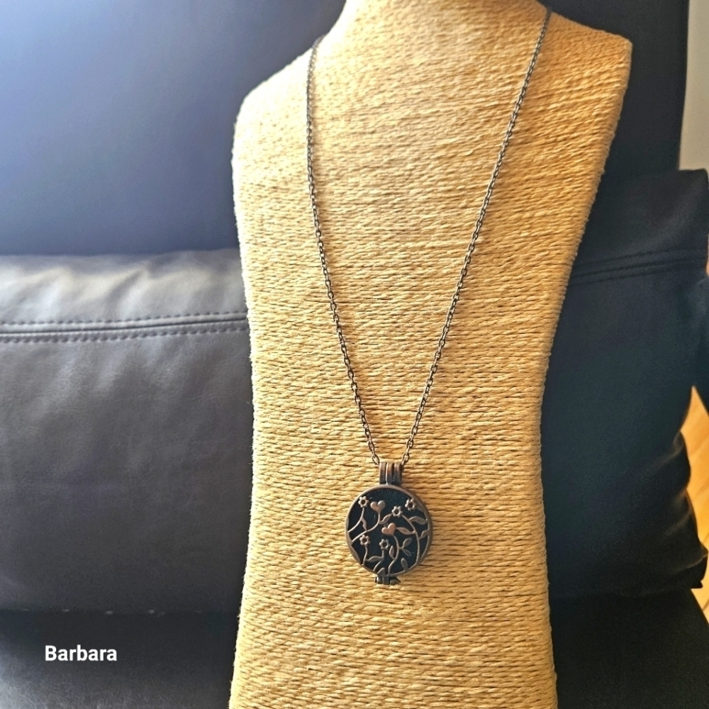 Vintage Bronze-tone Floral Aromatherapy Diffuser Locket Pendant Necklace